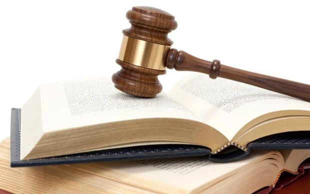 بررسی آثار کلاسیک و ماندگار در تاریخ علم حقوق